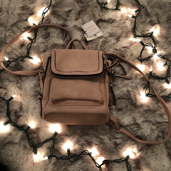 VR Handbags - 🌟NWT🌟 VR | Faux Leather Mini Backpack